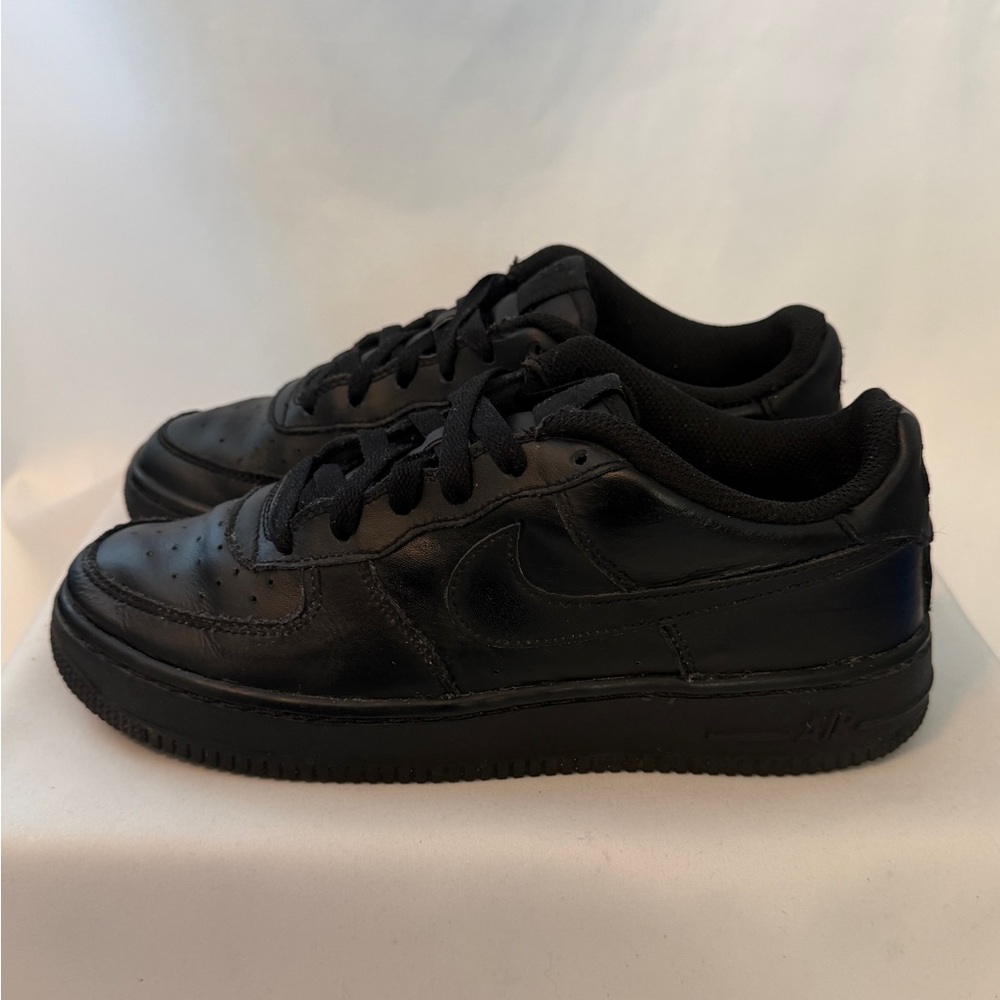Nike Air Force 1 Low Triple Black Leather- 314192-009 Size 5.5Y (GS)